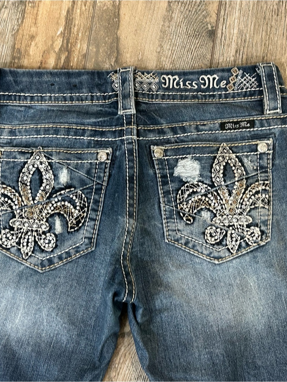 Miss Me Women’s Embellished Blue Denim Distressed Jeans 27 x 31 rhinestones